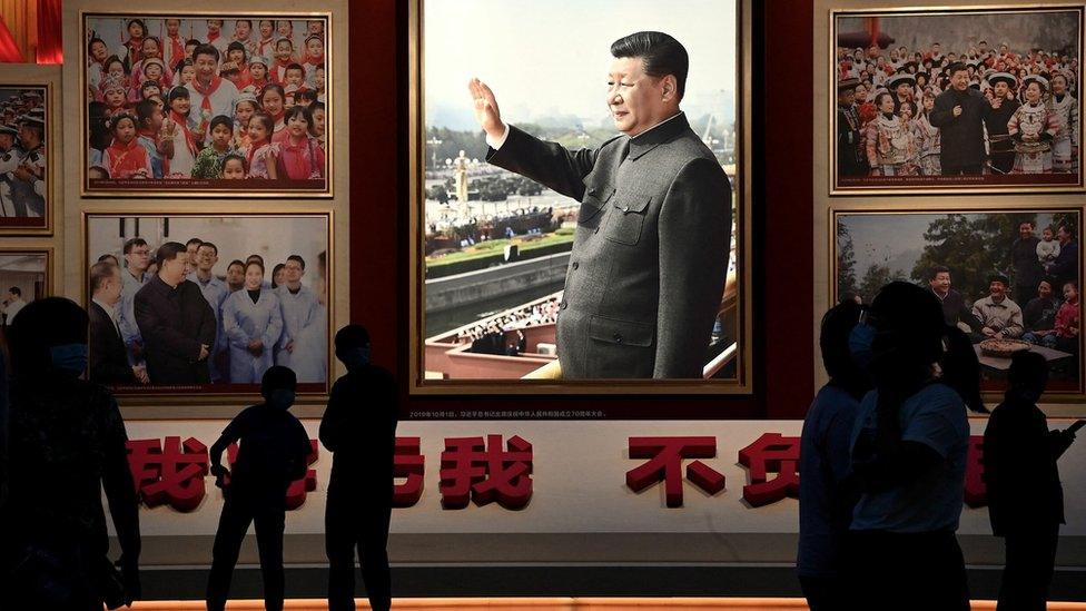 xi portrait in museum