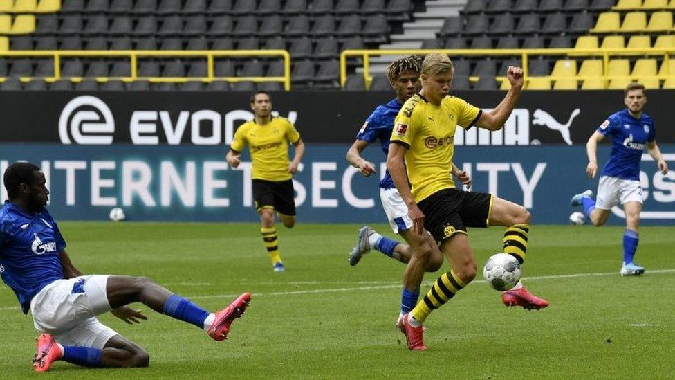 Borussia Dortmund's Erling Haaland (centre right) scores the opening goal during the match against and Schalke 04. Photo: 16 May 2020