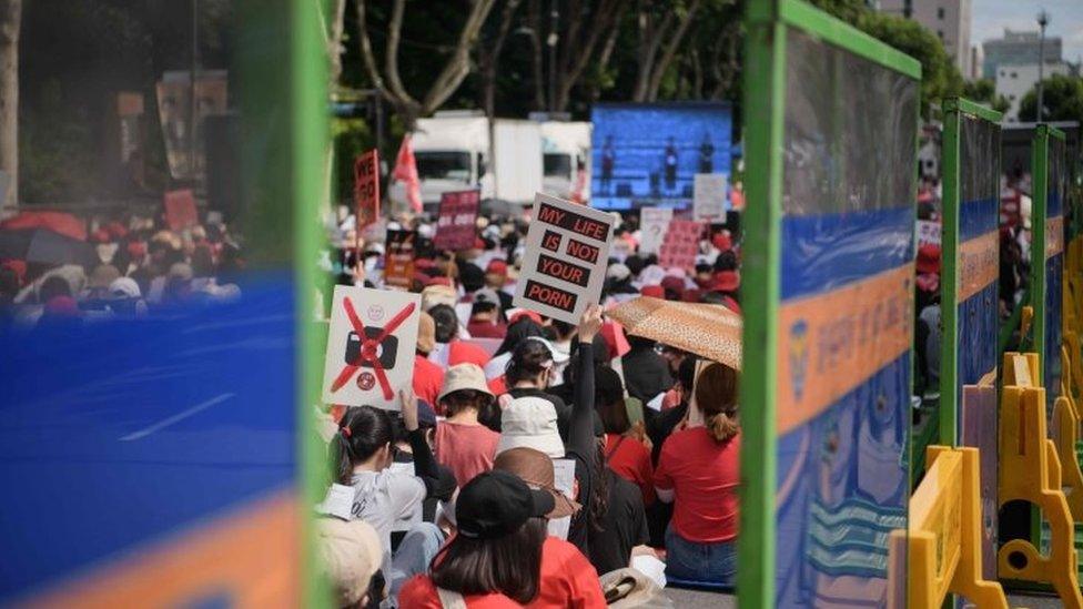 Women protesting hidden camera pornography in South Korea, July 2018