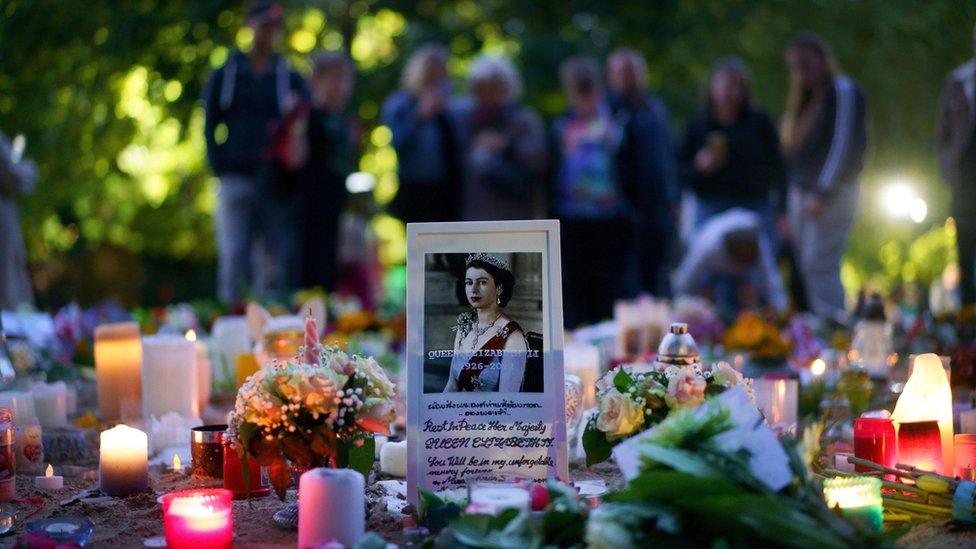 Floral tributes to the Queen in Green Park