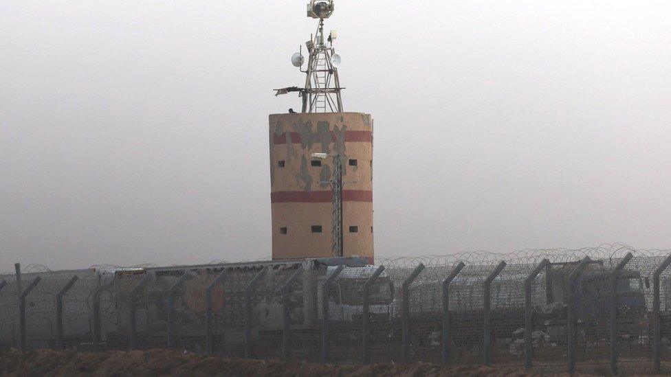 File photo showing Egyptian aid lorries queuing at the Israeli-controlled Kerem Shalom crossing with Gaza (25 April 2024)