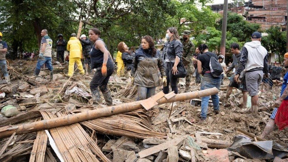 People search in the mud in Colombia. Photo: 8 February 2022