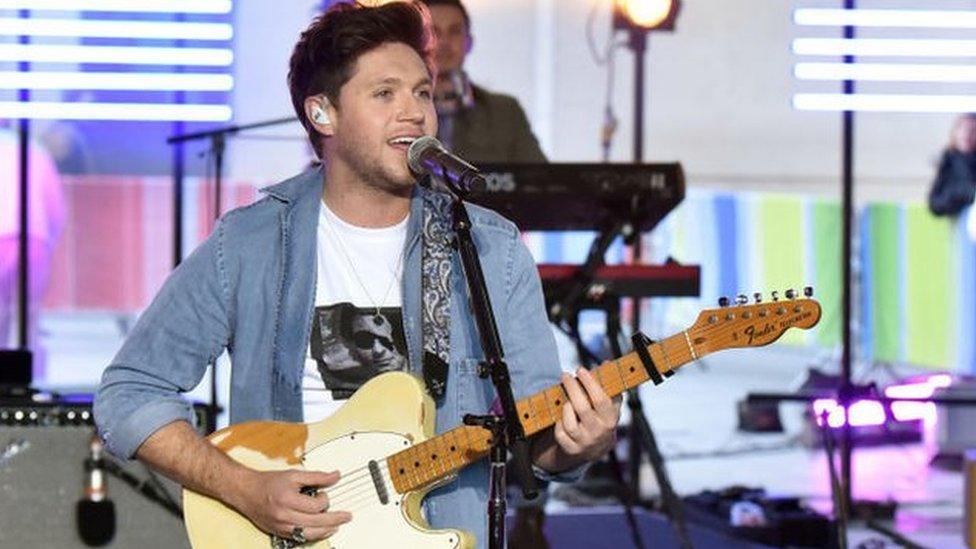 niall horan playing live