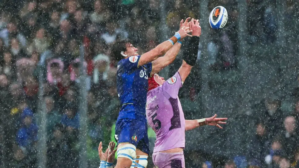 A general view of a lineout during the Six Nations match between Italy and Scotland at the Stadio Olimpico