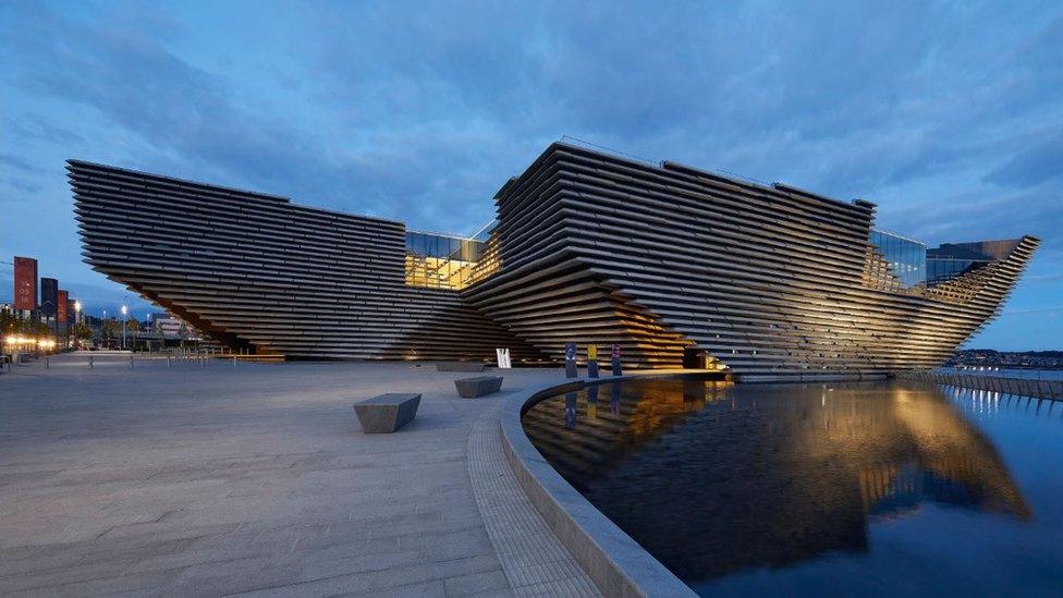 18 V_A_Dundee_-®HuftonCrow (Kengo Kuma & Associates with PiM.studio Architects and James F Stephen Architects).jpg