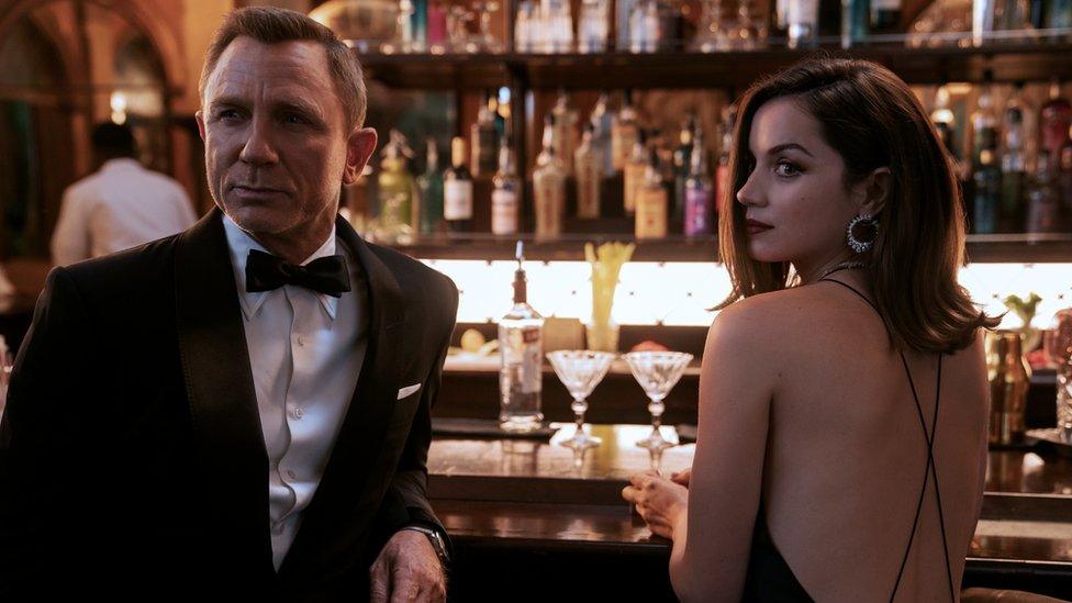 James Bond (Daniel Craig) and Paloma (Ana de Armas) in No Time To Die