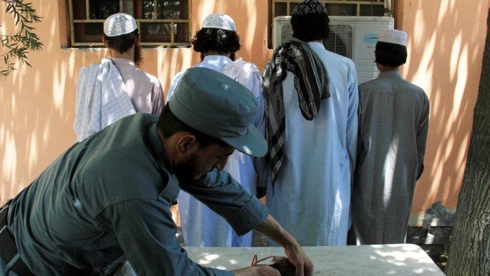 An Afghan policeman with four suspected Taliban members along with explosive devices in Jalalabad, (04 July 2015)