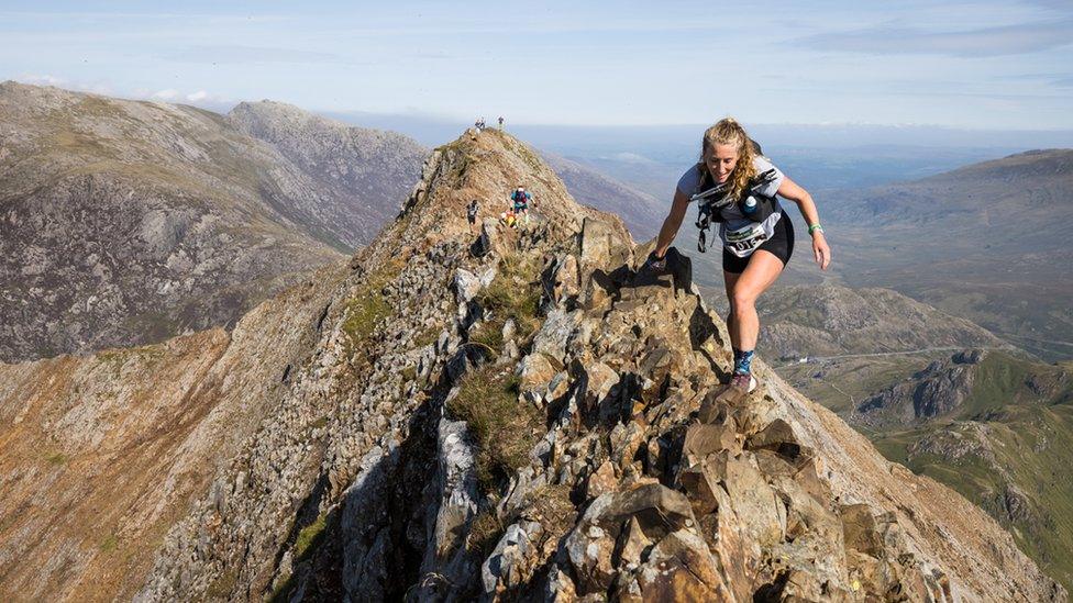 Rhedwr ar Crib Goch