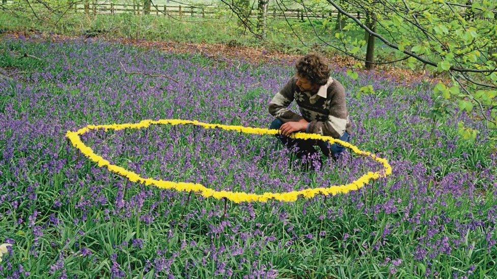 Andy Goldsworthy with Dandelion Circle, 1987