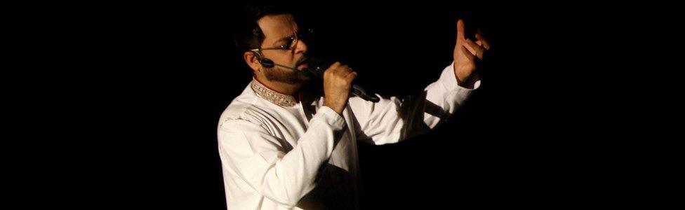 Aamir Liaquat Hussain recites religious rhyme during a live show in Karachi, Pakistan, 26 July 2013