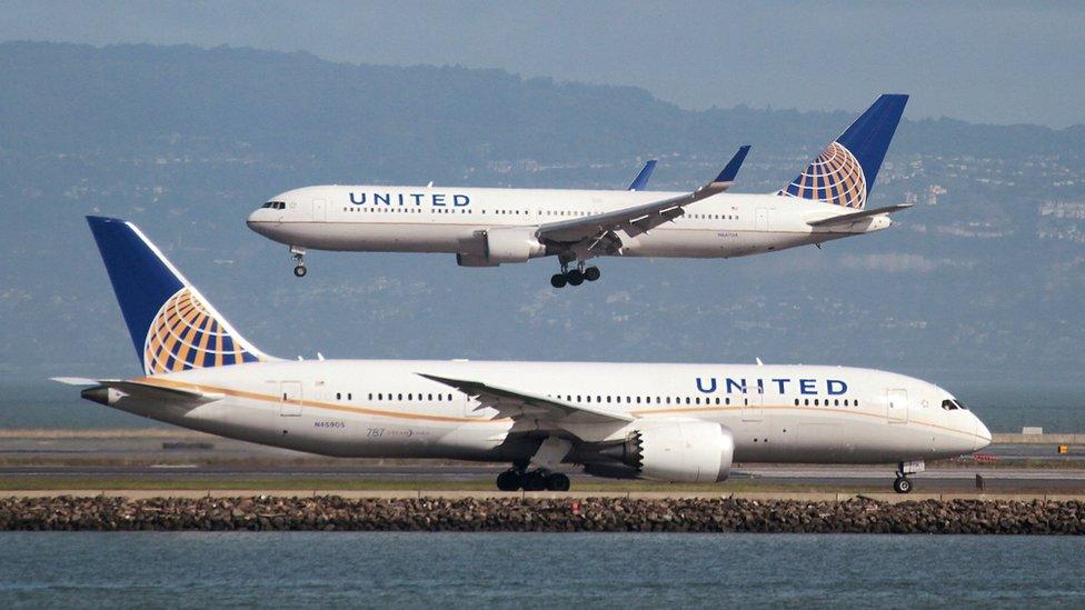 A United Airlines Boeing 787 taxis as a United Airlines Boeing 767 lands, US, 7 February 2015