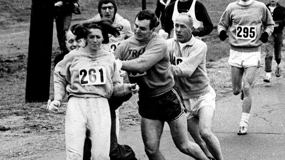 Katherine Switzer gets pushed by Jock Semple during Boston marathon