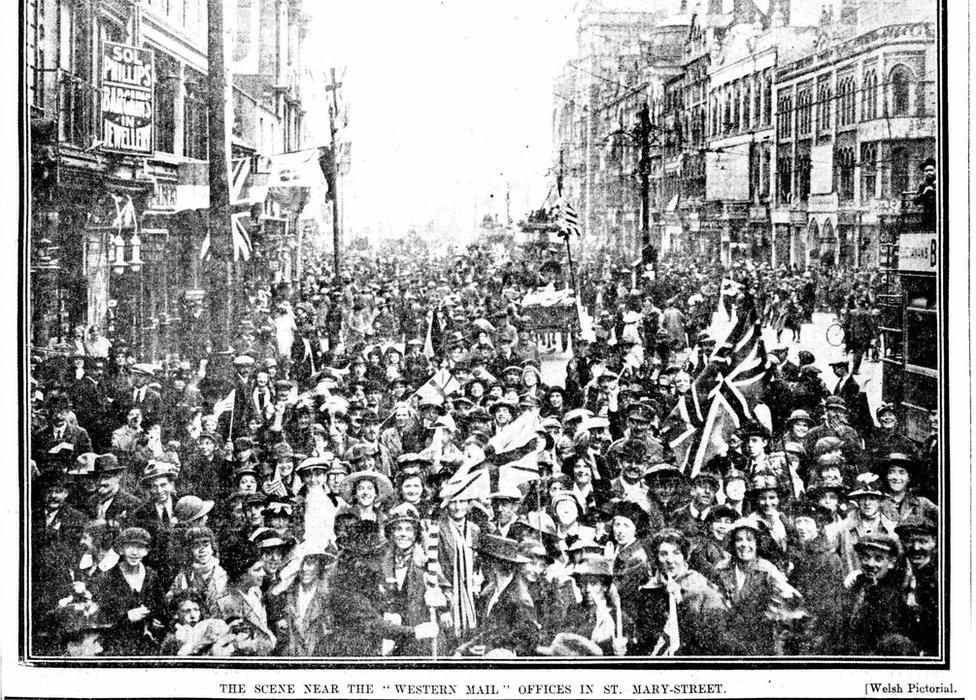 Crowds in St Mary St, Cardiff, on Armistice Day 1918