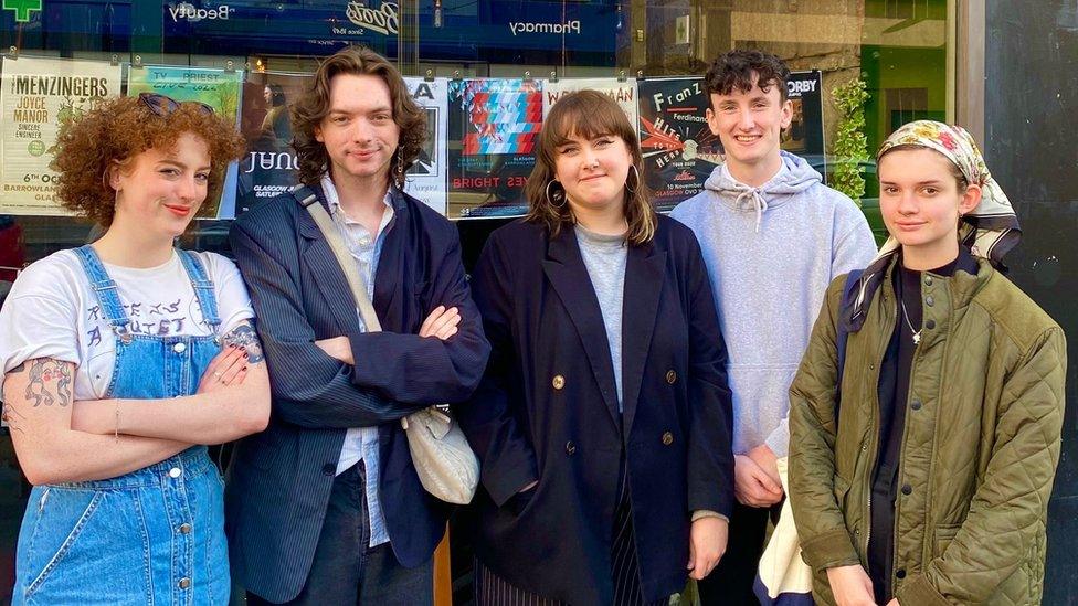 Broadcast workers Emma Donnelly, Connor Tweedie, Yana Petticrew, Ciaran Rogers, and Martha Barr outside of the Sauchiehall Street bar