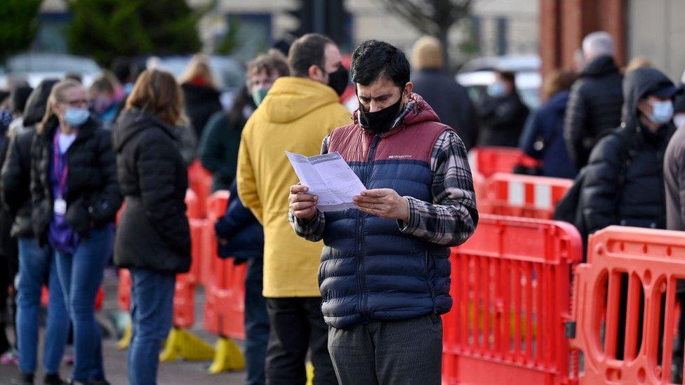 covid jab queue in glasgow