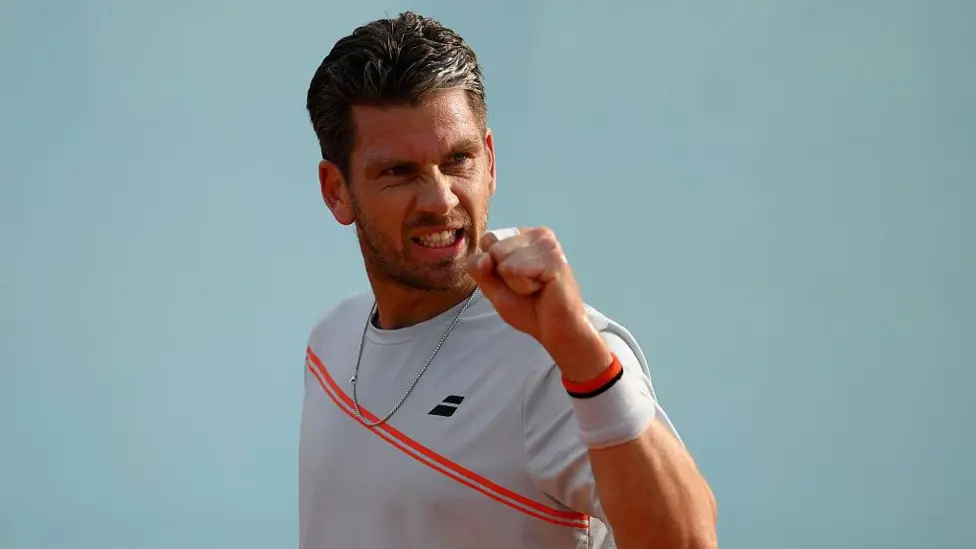 Norrie, en plena lucha, vence a Machac y avanza en Madrid.