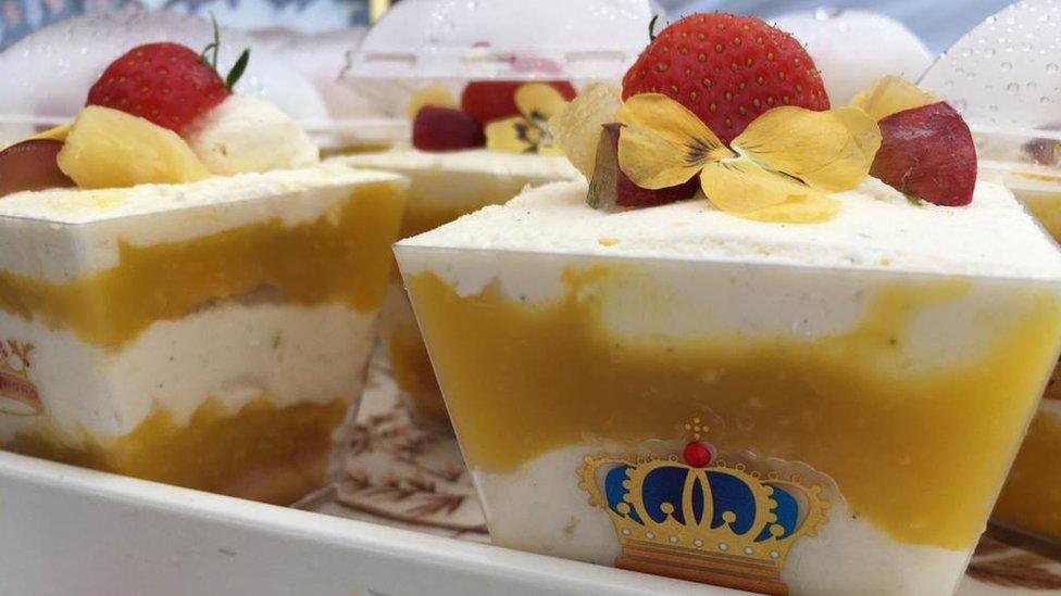 Mango tiramisu