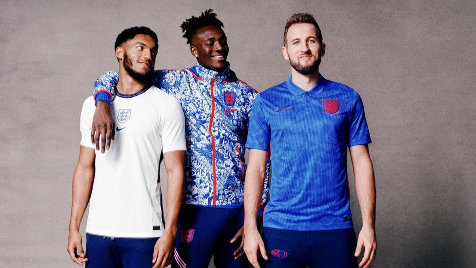 England football players pose in the new England kit