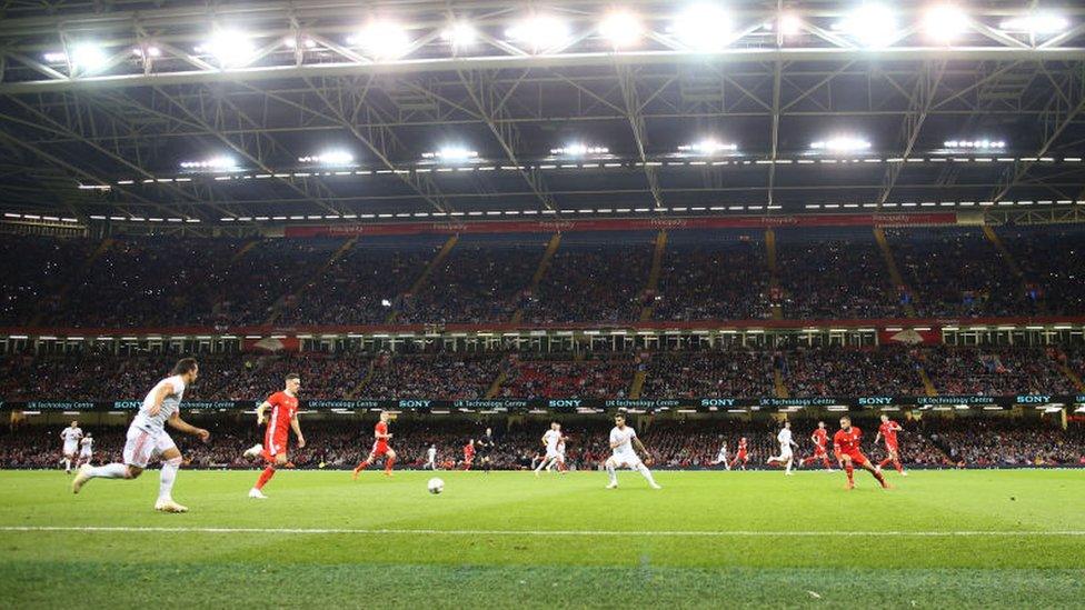 Cymru'n herio Sbaen yn Stadiwm Principality