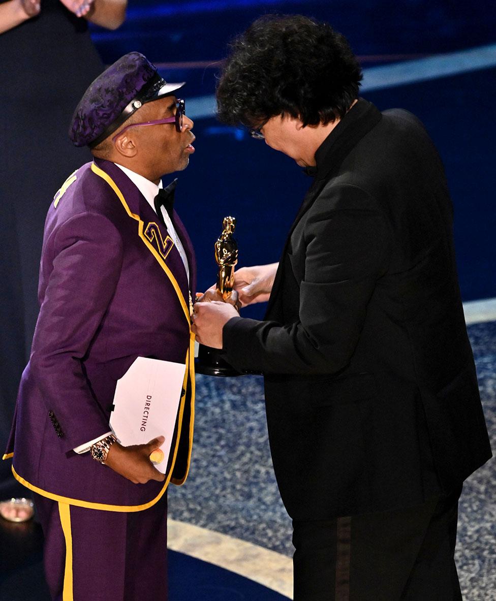 Spike Lee presents an Oscar to Bong Joon-ho