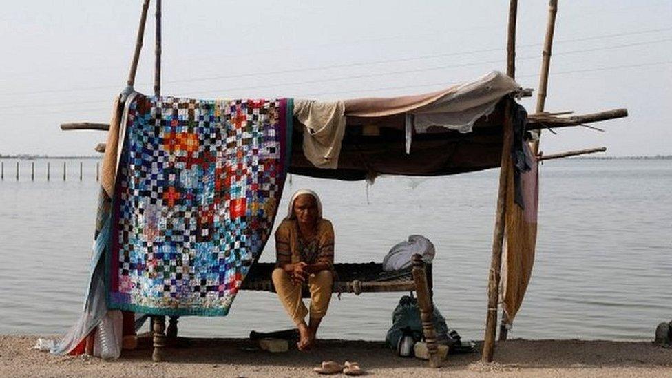 A flood victim takes refuge along a road in a makeshift tent, following rains and floods during the monsoon season in Mehar, Pakistan August 29, 2022.