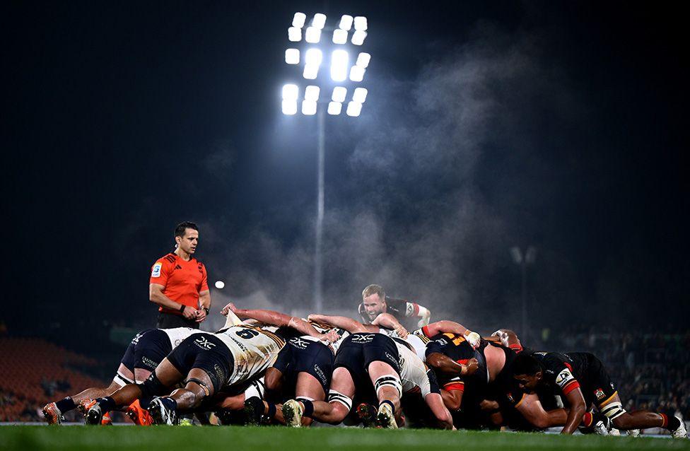 A scrum during the Super Rugby Pacific Semi Final match between the Chiefs and the Brumbies in Hamilton, New Zealand. Photo by Hannah Peters