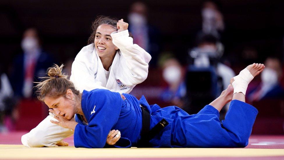 Chelsie Giles celebrates her win