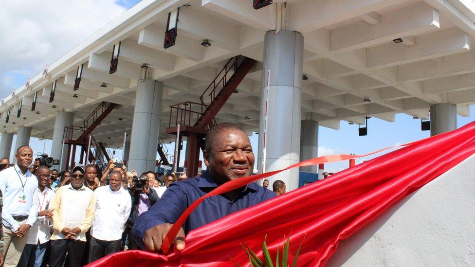 Mozambique President Filipe Nyusi opens the bridge - 10 November