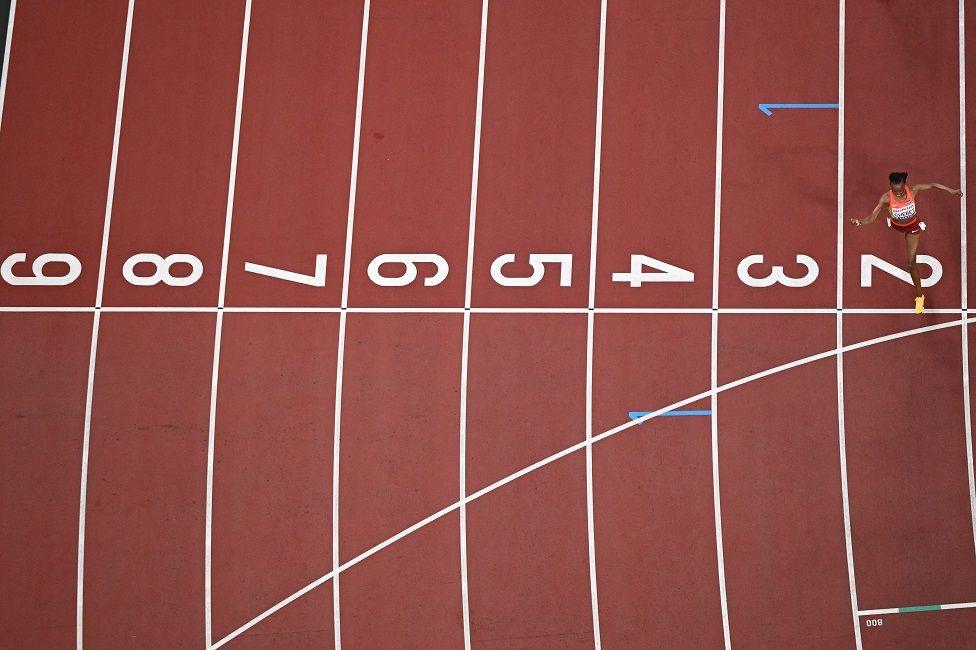 Beatrice Chebet crosses the finish line.