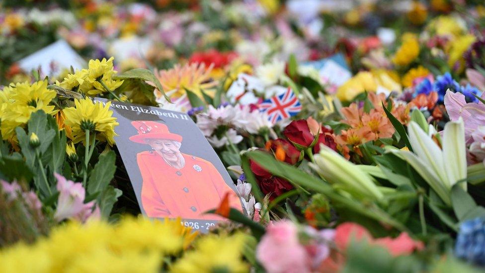 Photo of Queen with flowers at Hillsborough Castle