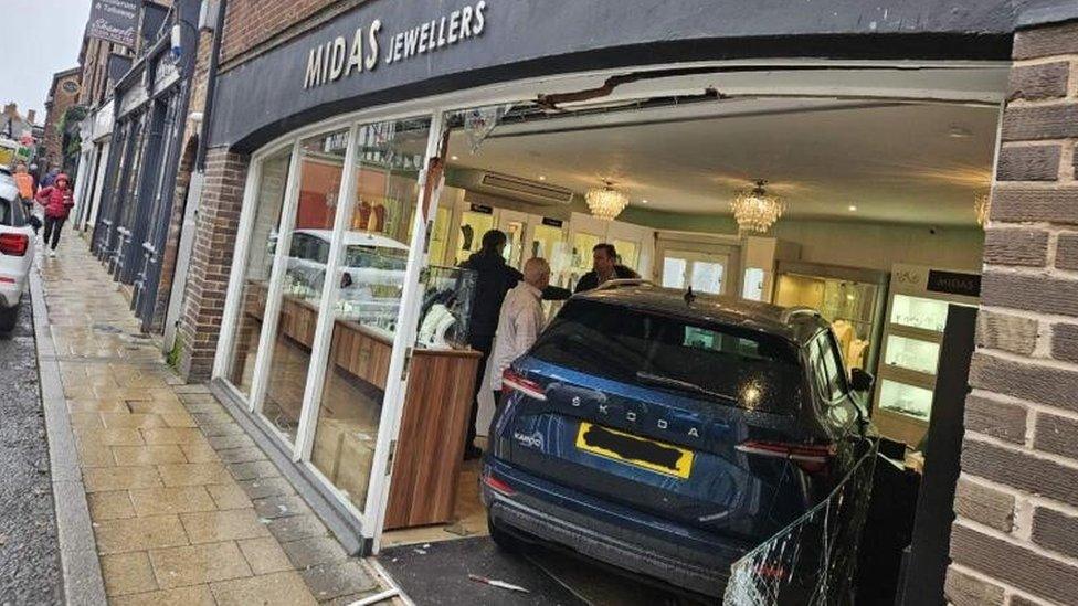 A brand new Skoda has crashed into the front of a jewellers shop in Knutsford