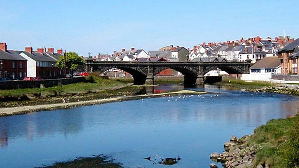 Ble mae'r bont