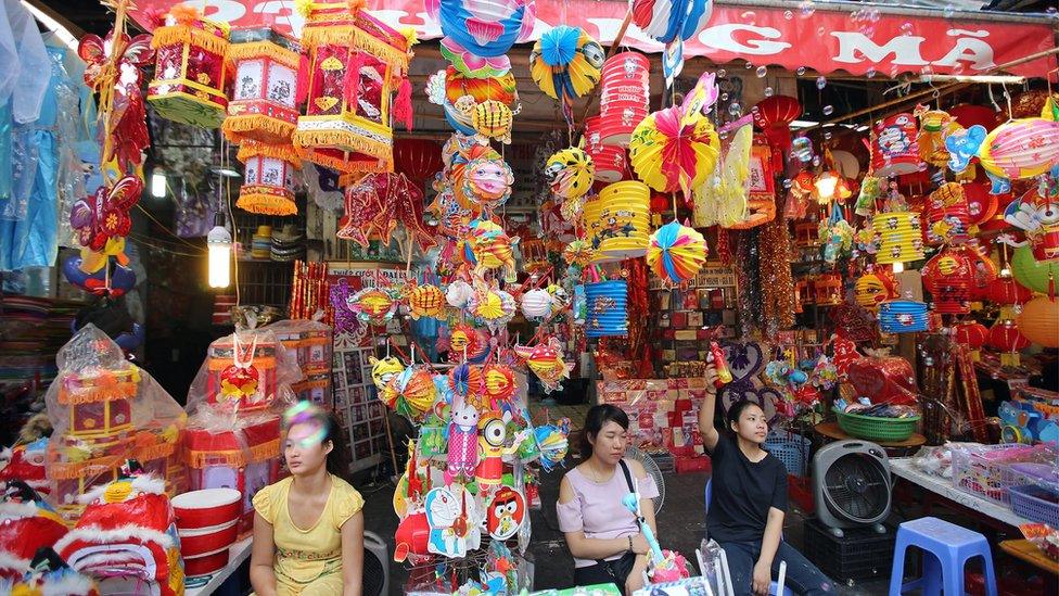 Girls sell toys and decorations at a street in Hanoi, Vietnam 15 September 2016.