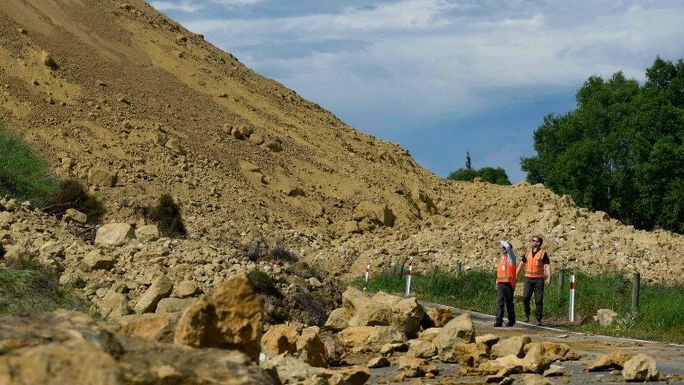 Landslide near Waiau, New Zealand (16 Nov 2016)