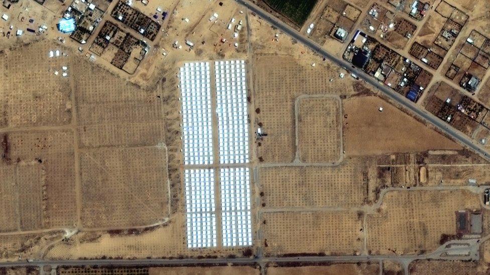 tents in Khan Younis