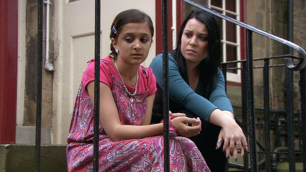 Tracy all grown up in Tracy Beaker Returns