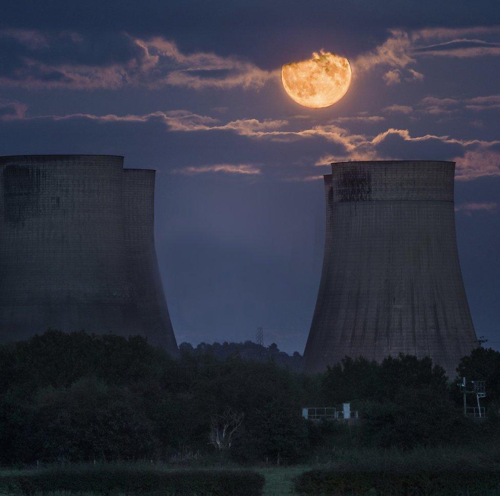 Blue supermoon captured rising over Ratcliffe-on-Soar Power Station