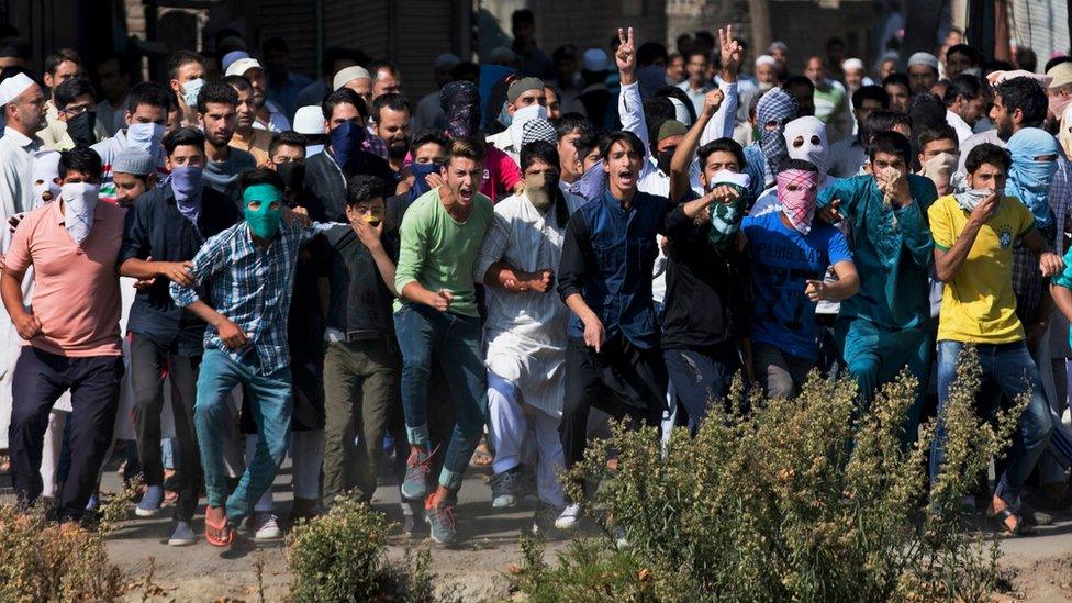 Kashmiri Muslim protesters shout slogans in support of Pakistan during a protest after funeral prayers in absentia for Pakistani soldiers killed in cross border firing, in Srinagar, Indian controlled Kashmir, Friday, Sept. 30, 2016