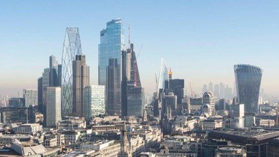 City of London skyline with planned skyscraper (artist's impression)