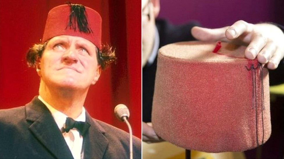 Tommy Cooper/fez