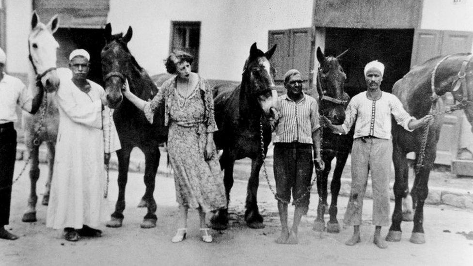 B&w photo of the Old War Horse buying committee