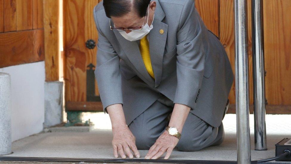 Leader of the Shincheonji Church of Jesus holds press confernece in South Korea