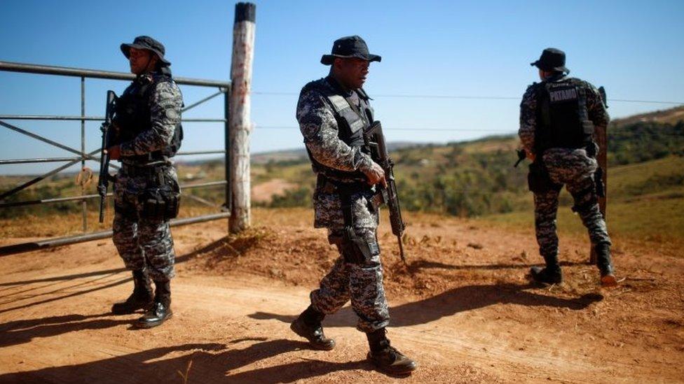 Police officers participate in manhunt for suspected serial killer Lazaro Barbosa de Sousa in Cocalzinho de Goias, Goias state, Brazil June 22, 2021.