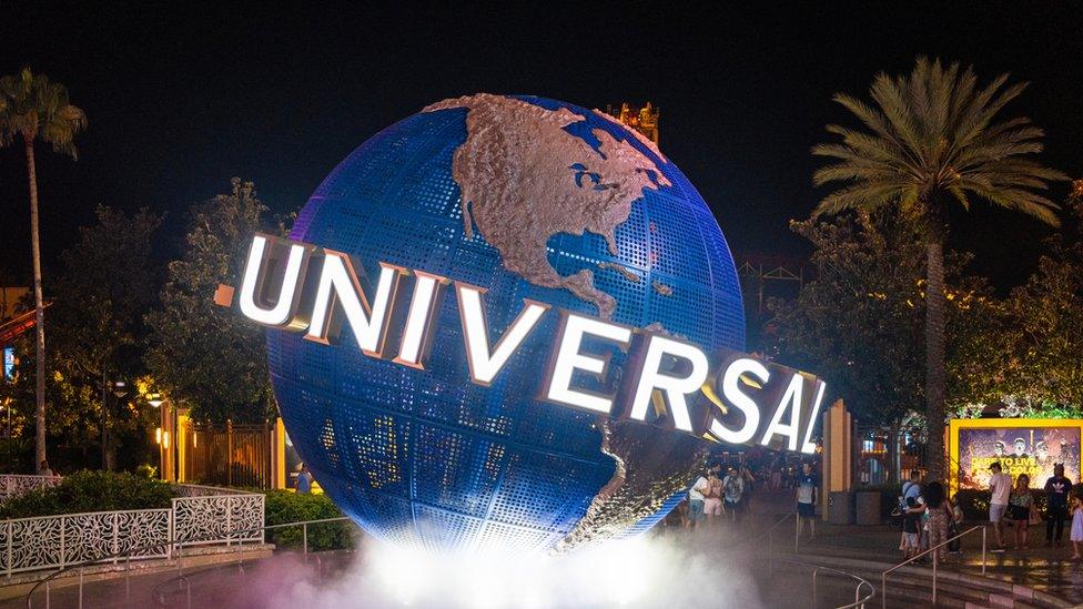 Universal Studios sign