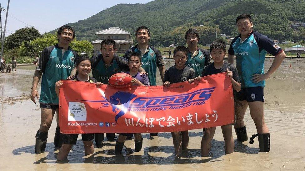 Kubota Spears player Yoshiki Niizeki (back row, far right) enjoys tambo in the heart of the Okayama countryside