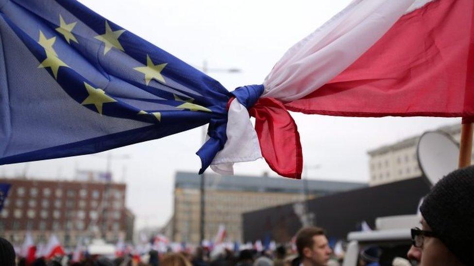 A demonstration in front of the Polish Television TVP building in Warsaw (09 January 2016)