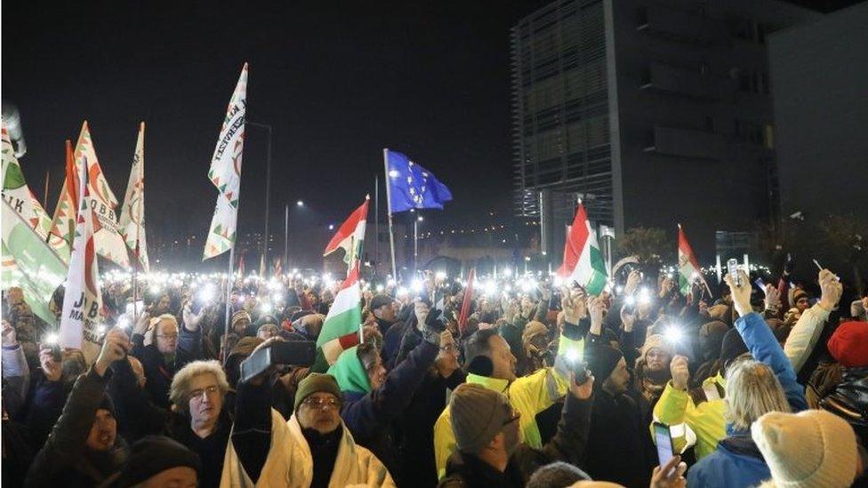 Protesters during the rally held against the government in front of the headquarters of the public broadcaster MTVA in Budapest, Hungary (17 December 2018)