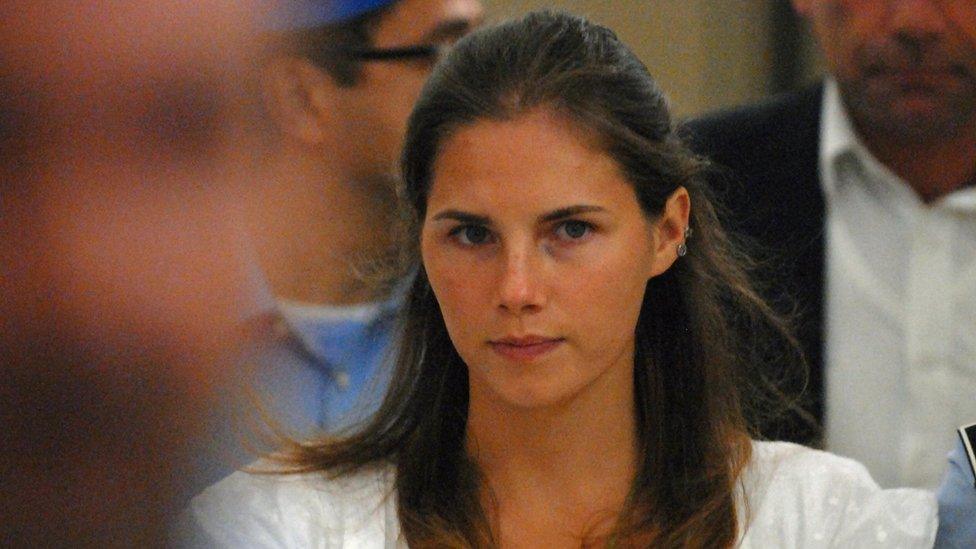 Amanda Knox being escorted to her court hearing in 2008