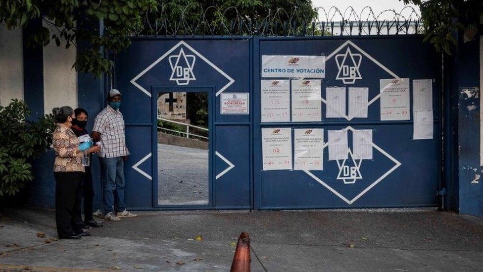 People at Don Bosco School voting centre in Caracas, Venezuela, 06 December 202