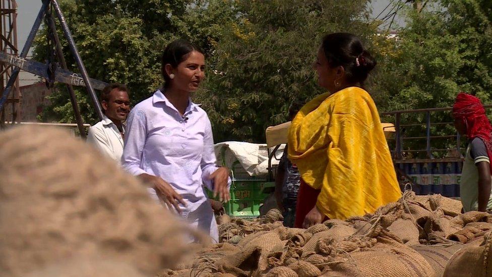 Rimppi talking to Rupa at the grain market